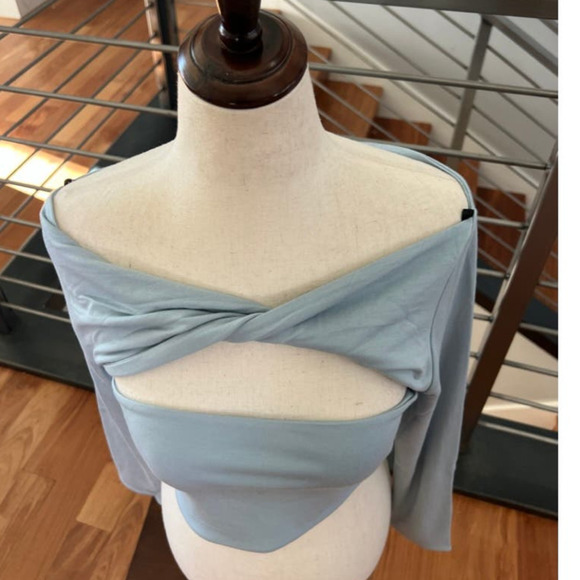 Ser.O.Ya Artemis Long Sleeved Crop Top in Gray Blue - Picture 5 of 12